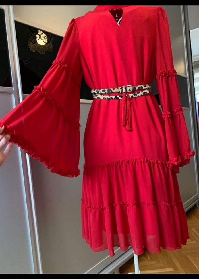 Kirmizi elbise - Görsel 3