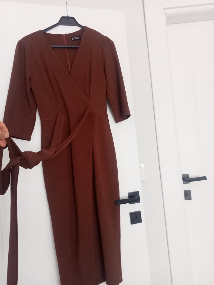 V Yaka Kahverengi Uzun Drapeli Elbise - Görsel 3