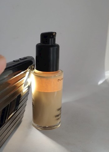 Beden MAC Studio Fix Fluid SPF 15 Fondöten NC13