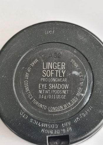 Beden Renk Mac Linger Softly Pro Longwear Eyeshadow Light frosted grey blue