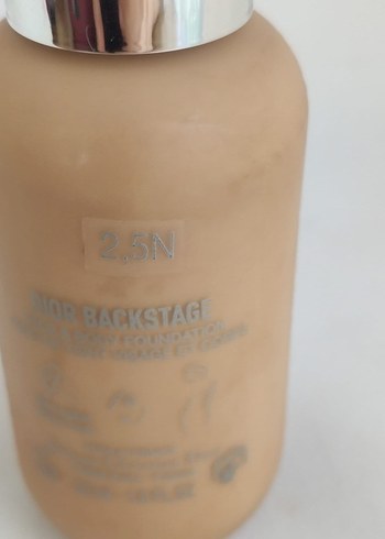  Beden Dior Backstage Face & Body Foundation 2.5N