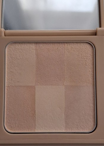 Bobbi Brown Nude Finish Illuminating Işıltılı Pudra - Bare - Görsel 3