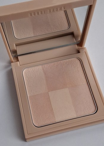 Bobbi Brown Nude Finish Illuminating Işıltılı Pudra - Bare - Görsel 4