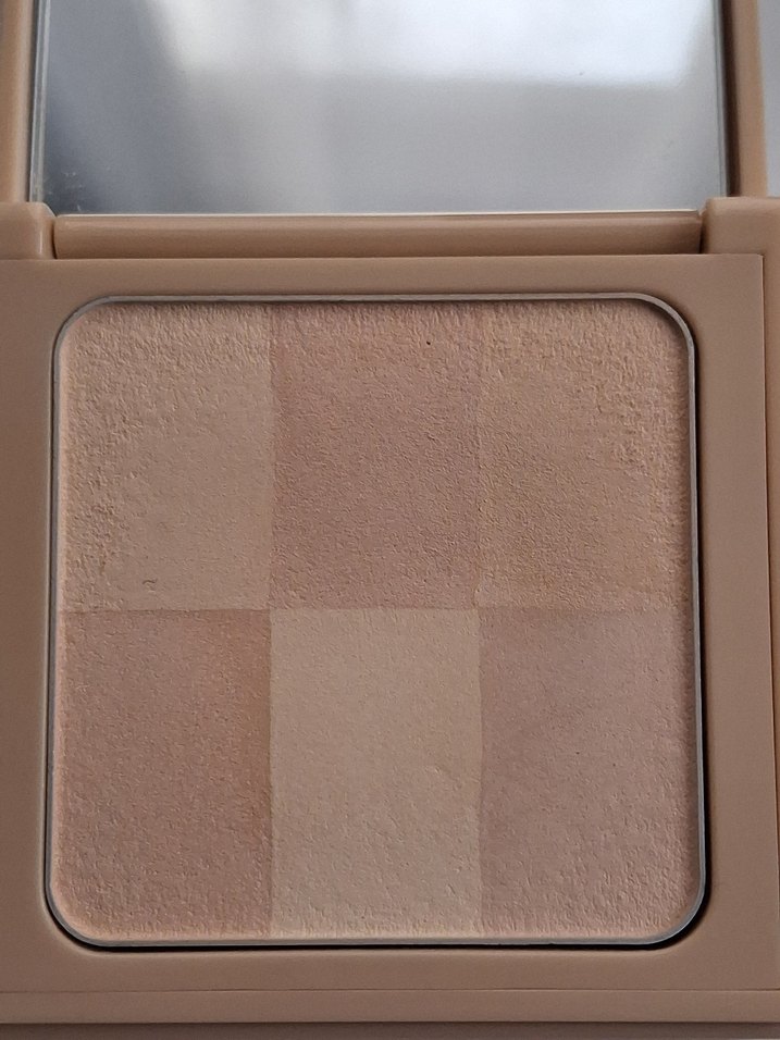 Bobbi Brown Nude Finish Illuminating Işıltılı Pudra - Bare - Görsel 3