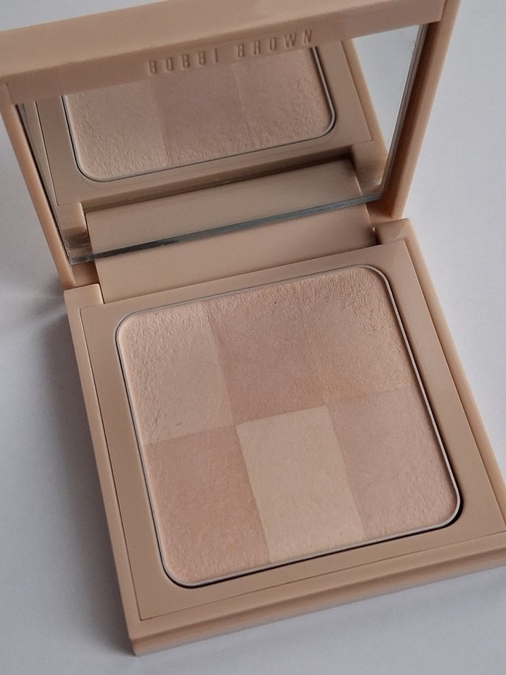 Bobbi Brown Nude Finish Illuminating Işıltılı Pudra - Bare - Görsel 4