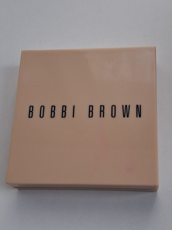 Bobbi Brown Nude Finish Illuminating Işıltılı Pudra - Bare - Görsel 2