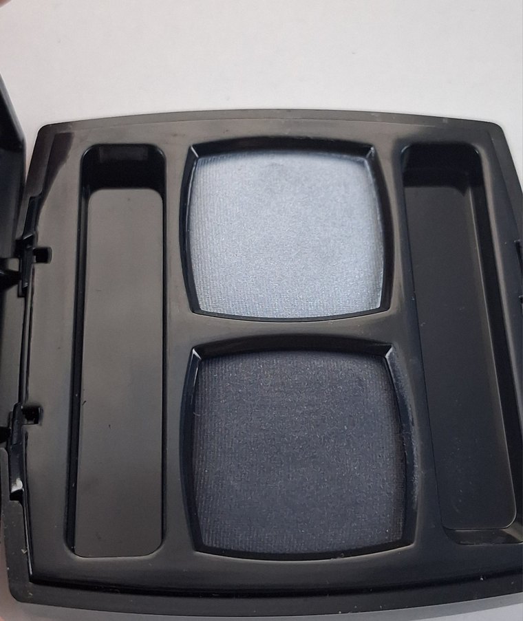 Chanel Ombres Contraste Duo 30 Bleu
Far paleti - Görsel 5