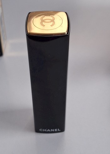 Chanel Rouge Allure 129 Surprenante Ruj - Görsel 3