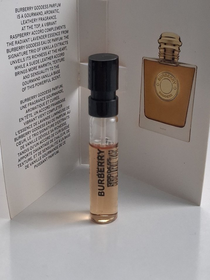 Burberry Goddess Kadın Parfümü 1.5 ml - Görsel 3