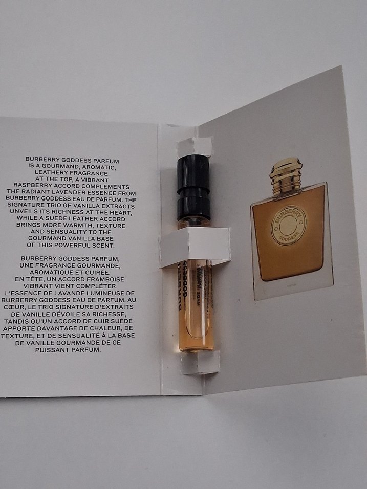 Burberry Goddess Kadın Parfümü 1.5 ml - Görsel 2