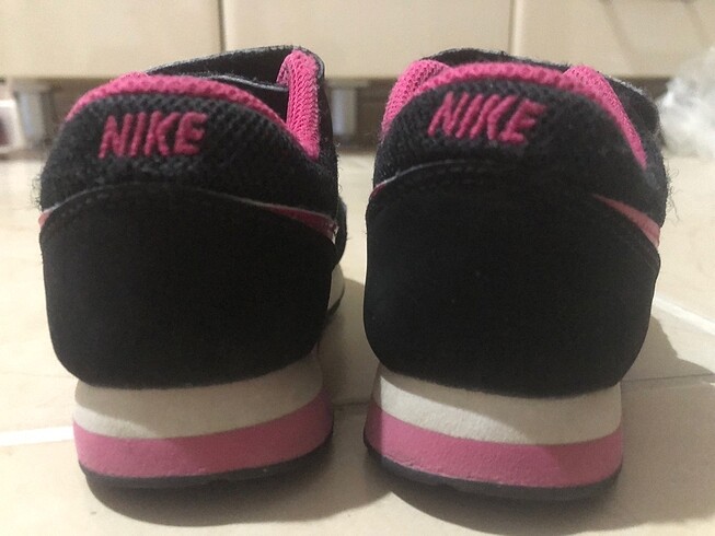 23 Beden pembe Renk Nike 23,5 ORİJİNAL