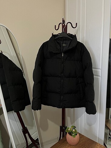 s Beden H&M Model Kadın Siyah Şişme Mont