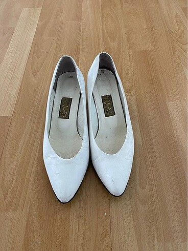 Vintage beyaz kısa topuk ayakkabı