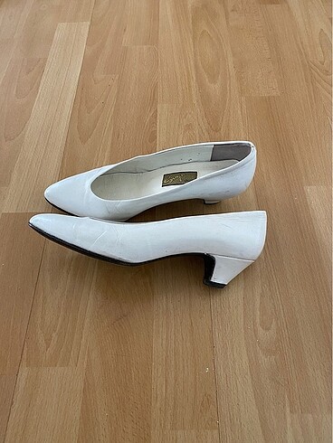 Zara Vintage beyaz kısa topuk ayakkabı