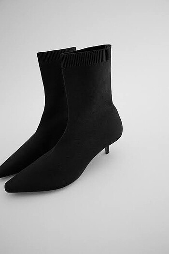 Zara kısa sivri topuklu çorap bot