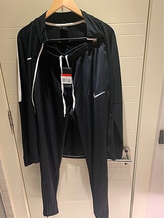 Nike Eşofman Takımı