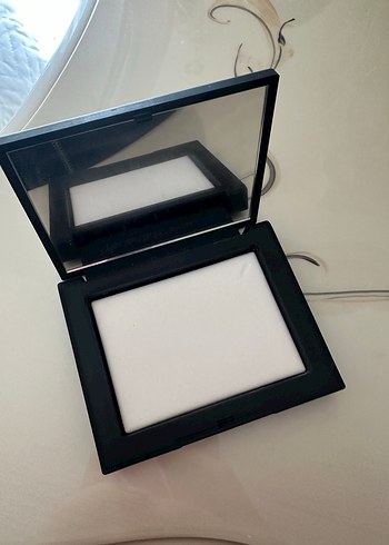 nars pudra light reflection