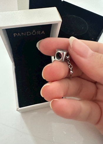 Pandora Pandora Gri Zincir Detaylı Anahtar Charm