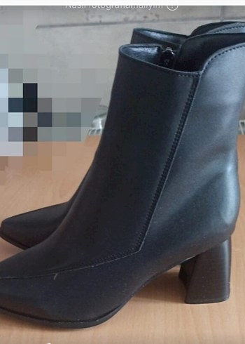 Siyah Deri Topuklu Fermuarlı Bot - Görsel 3