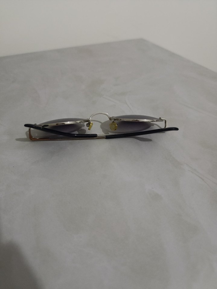 Minimalist Gri Yuvarlak Kadın Güneş Gözlüğü - Görsel 4