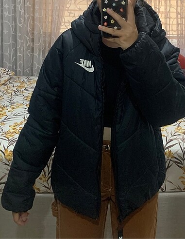 Nike mont