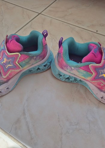 24 Beden skechers spor ayakkabı kız çocuğu