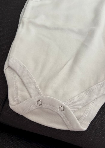 4 adet Bebek Beyaz Kolsuz Pamuklu Body - Görsel 4