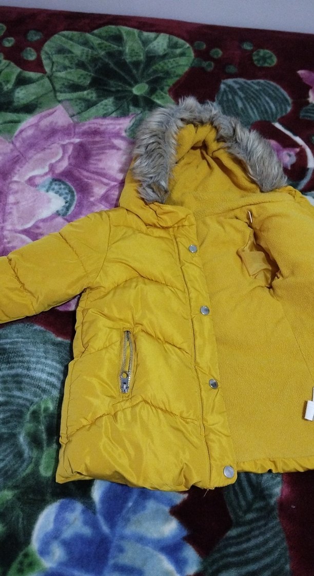 Kız Çocuk Sarı Kapüşonlu Kürklü Ceket - Görsel 2