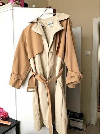 Twist model trençkot