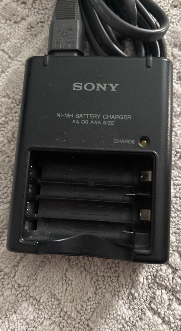 Sony Siyah Ni-MH Pil Şarj Cihazı - Görsel 2