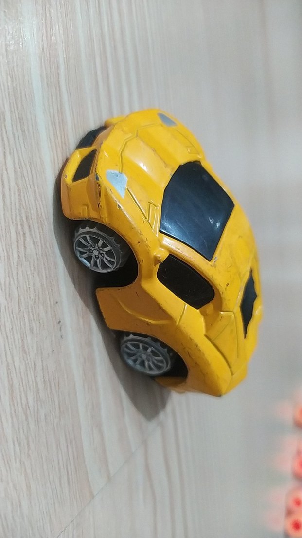 Sarı Renkli Oyuncak Araba - Görsel 3