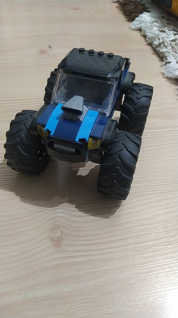 Mavi Büyük Tekerlekli Oyuncak Araba ve Figür - Görsel 3