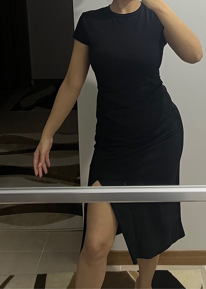 Trendyolmilla siyah yırtmaçlı elbise - Görsel 3