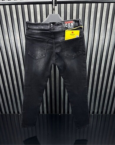 34 Beden siyah Renk Dsquared2 pantolon