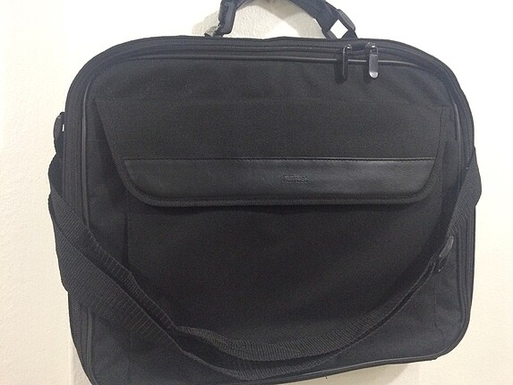Siyah leptop çantası