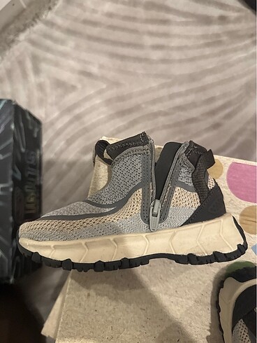 23 Beden Zara marka erkek çocuk bez ayakkabı