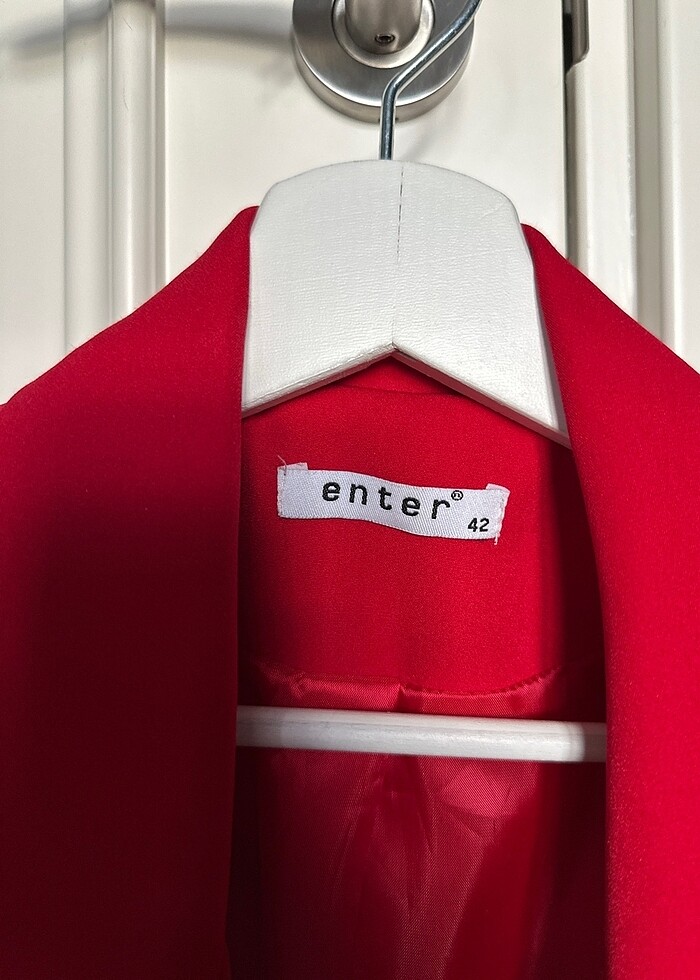 Kırmızı ceket - Görsel 2