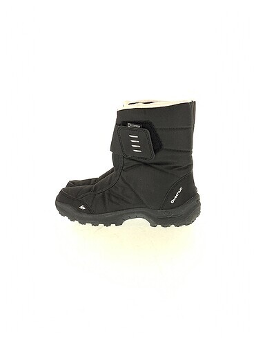 Decathlon Bot %70 İndirimli.