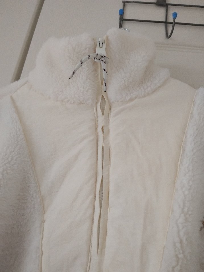 Beyaz Kürklü Yüksek Yakalı Kadın Ceket - Görsel 3