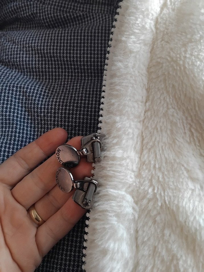 Kız Çocuk Beyaz Kürklü Kapüşonlu Yelek - Görsel 3