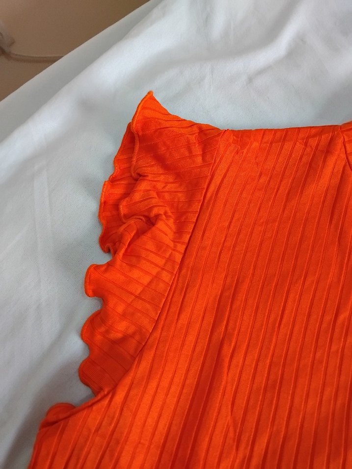 turuncu Piliseli Yüksek Yakalı Kolsuz Bluz - Görsel 2