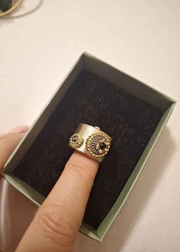 Altın Renkli Pul Detaylı Yılan Desenli Yüzük - Görsel 5