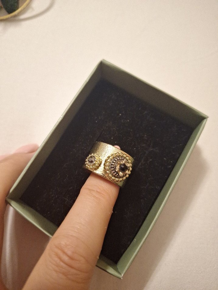 Altın Renkli Pul Detaylı Yılan Desenli Yüzük - Görsel 5