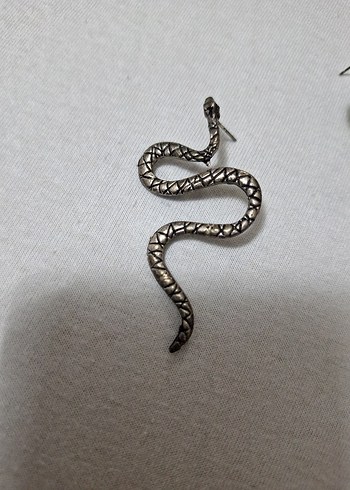 Gri Yılan Desenli Halkalı Kadın Küpe - Görsel 2