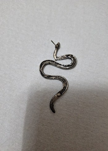 Gri Yılan Desenli Halkalı Kadın Küpe - Görsel 3