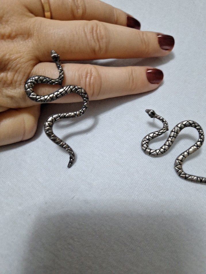 Gri Yılan Desenli Halkalı Kadın Küpe - Görsel 4