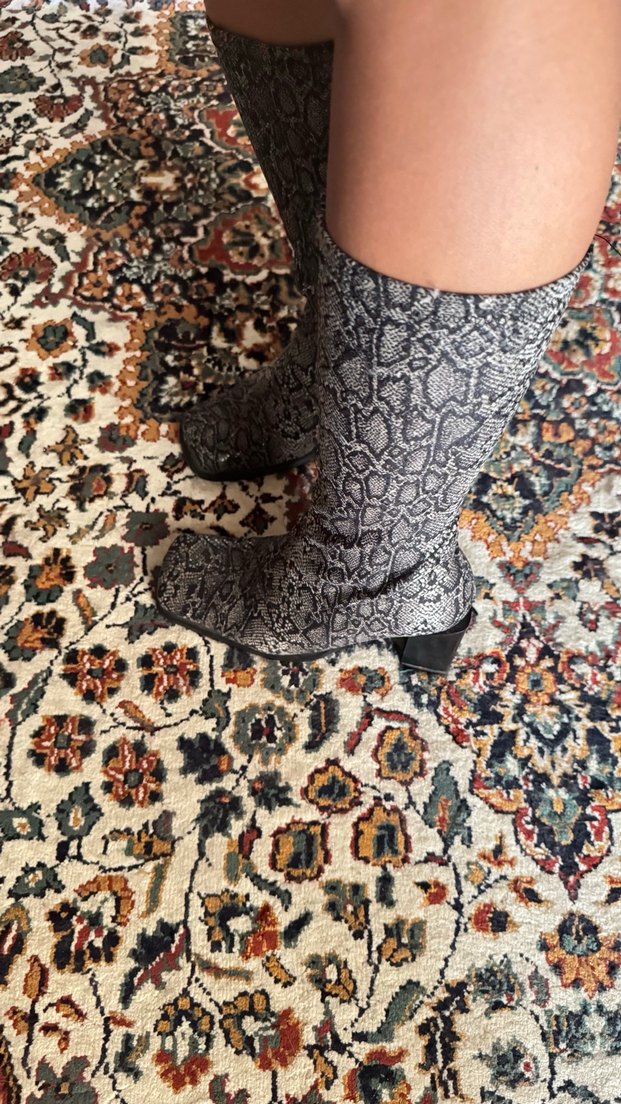 Gri Yılan Desenli Topuklu Kadın Çizme - Görsel 3