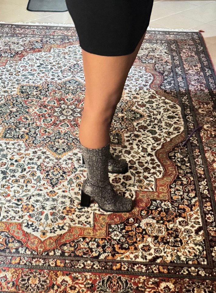 Gri Yılan Desenli Topuklu Kadın Çizme - Görsel 2