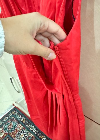 Kırmızı V Yaka Drapeli Midi Elbise - Görsel 4