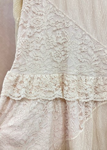 Dantel güpür detaylı krem mini elbise - Görsel 3